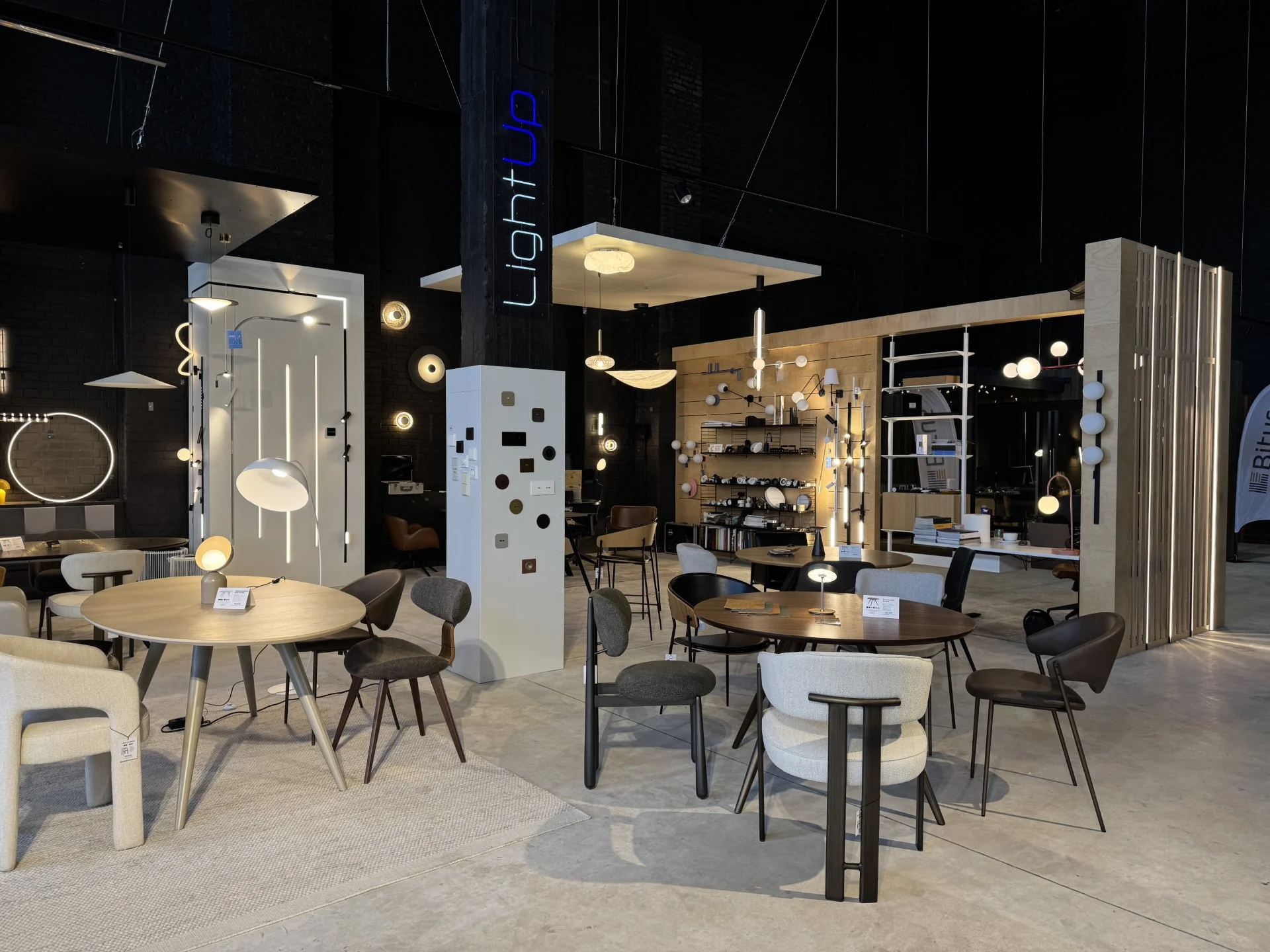 LightUp veikals klātienē